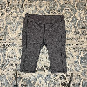 TORRID ACTIVE CAPRI LEGGINGS SIZE 4